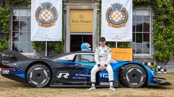 O piloto Romain Dumas com o Volkswagen ID.R durante o Festival de Velocidade de Goodwood 2019