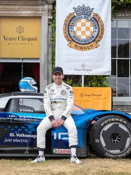 O piloto Romain Dumas com o Volkswagen ID.R durante o Festival de Velocidade de Goodwood 2019