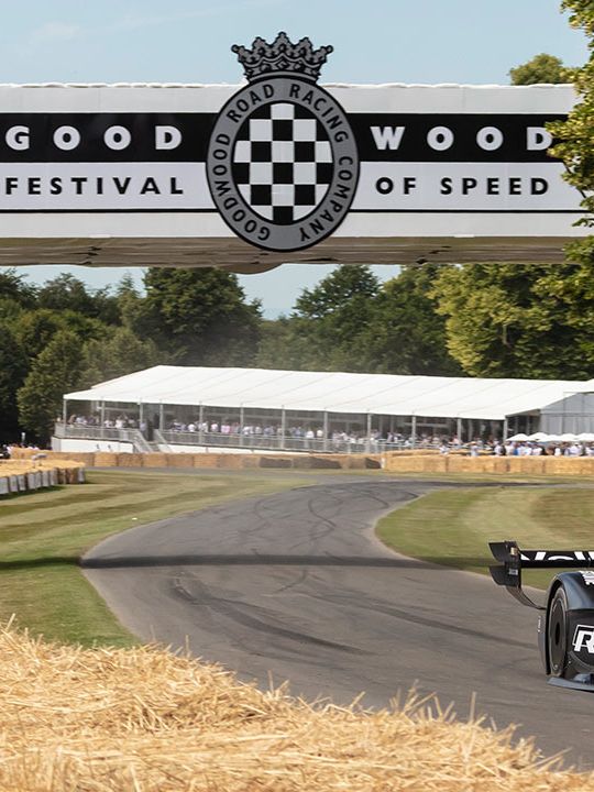 O Volkswagen ID.R durante o Festival de Velocidade de Goodwood