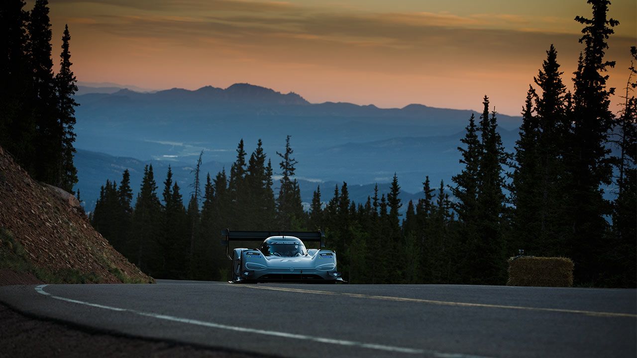 O desempenho recordista do Volkswagen ID.R no Pikes Peak Hill Climb 2018