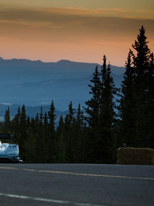 O desempenho recordista do Volkswagen ID.R no Pikes Peak Hill Climb 2018