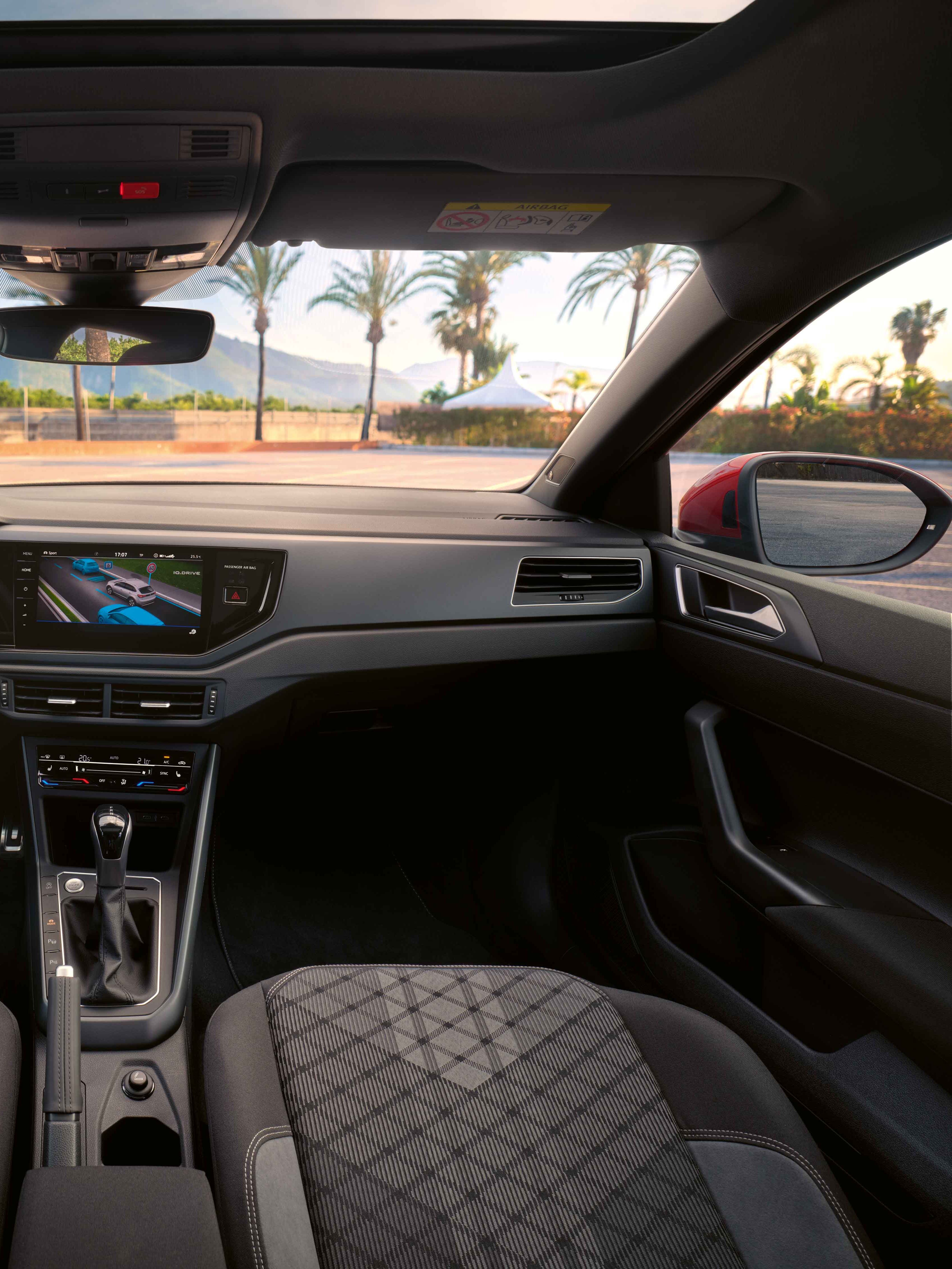 Interior do VW Taigo: Vista de todo o cockpit e dos bancos dianteiros