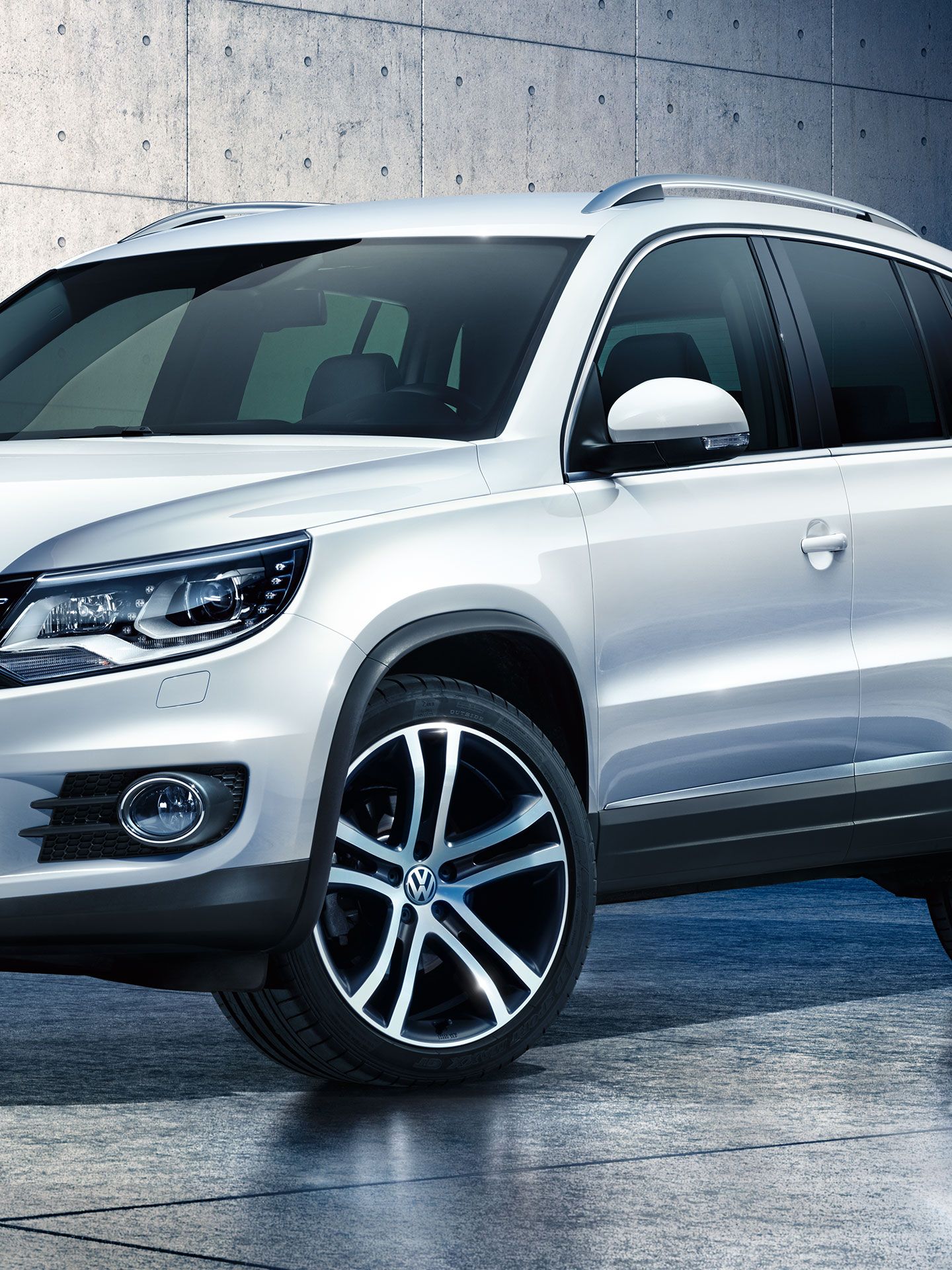 Um SUV Tiguan 1 estacionado.