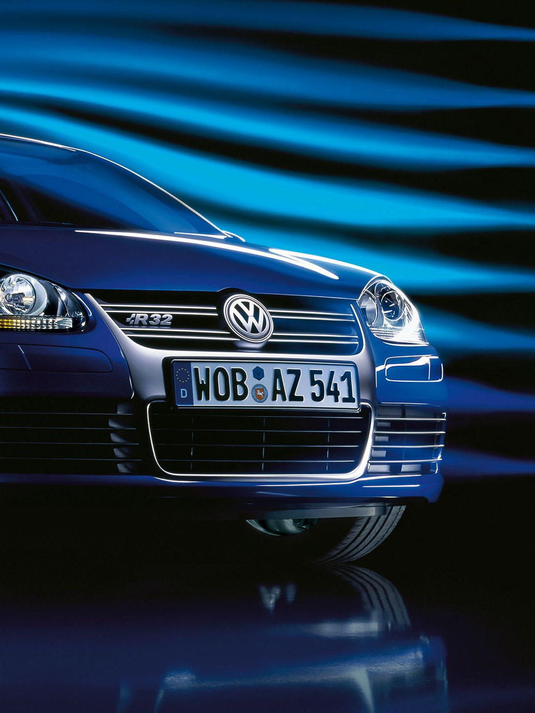 Um Volkswagen Golf 5 R32 azul - Serviço VW, Acessórios e peças para Golf V