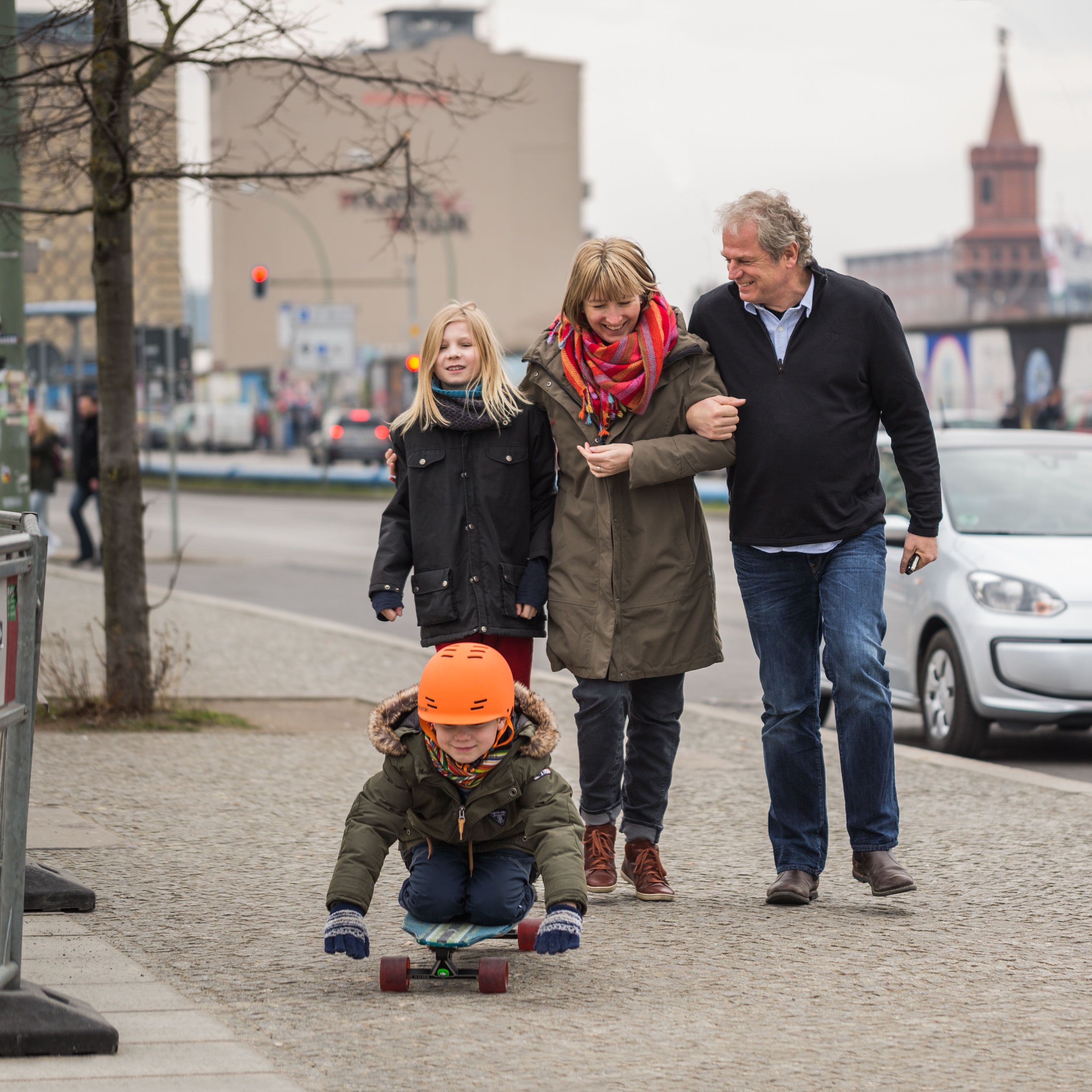 Familie Ross vor ihrem e-up!