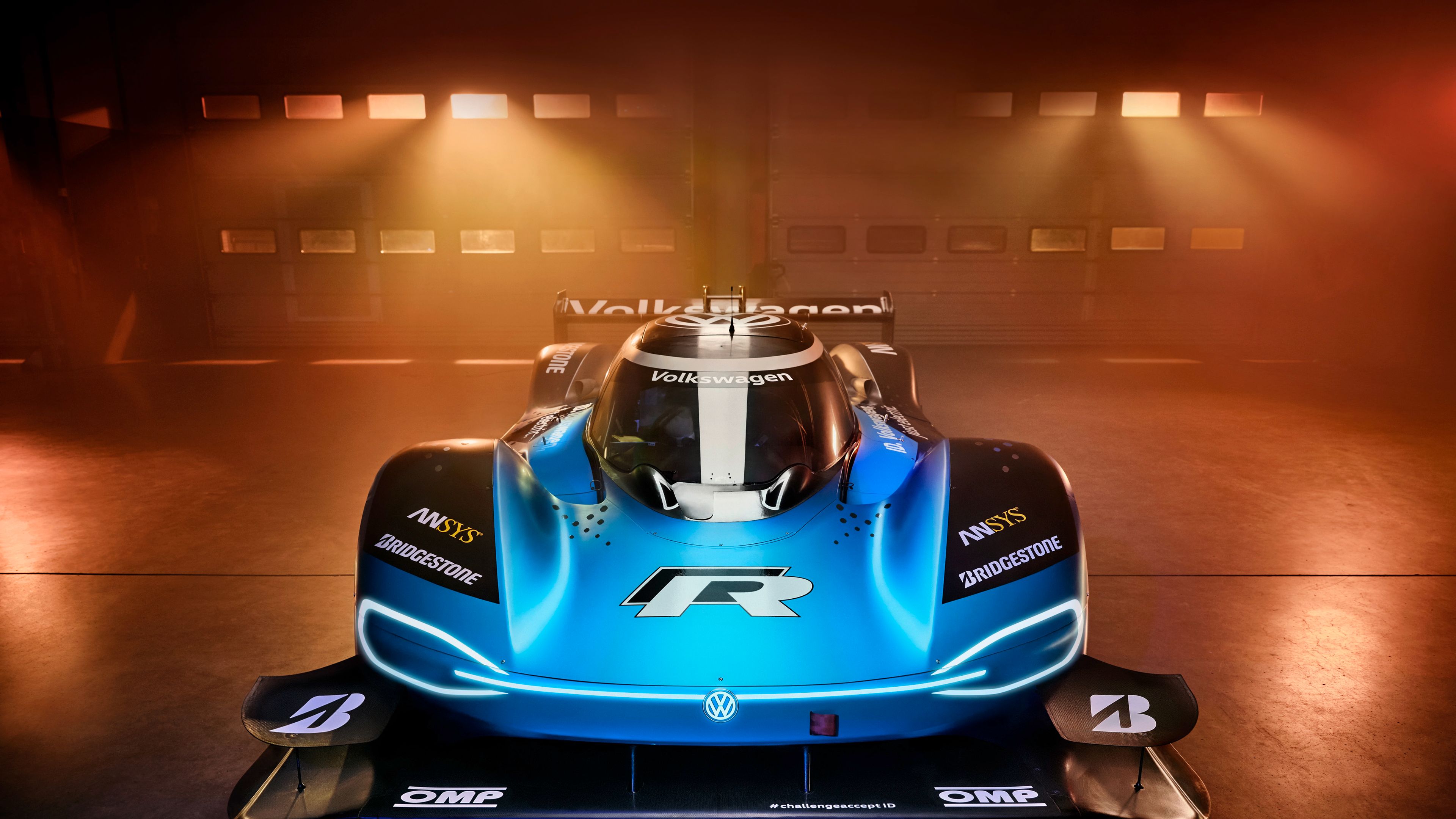 Volkswagen ID.R, elektrisch angetriebener Rennwagen, Lagerhalle