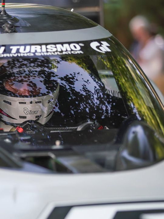 Romain Dumas no cockpit do Volkswagen ID.R durante o Festival de Velocidade de Goodwood 