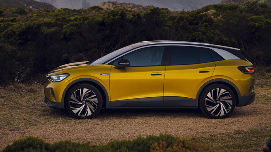 Volkswagen ID.4  em amarelo em vista lateral