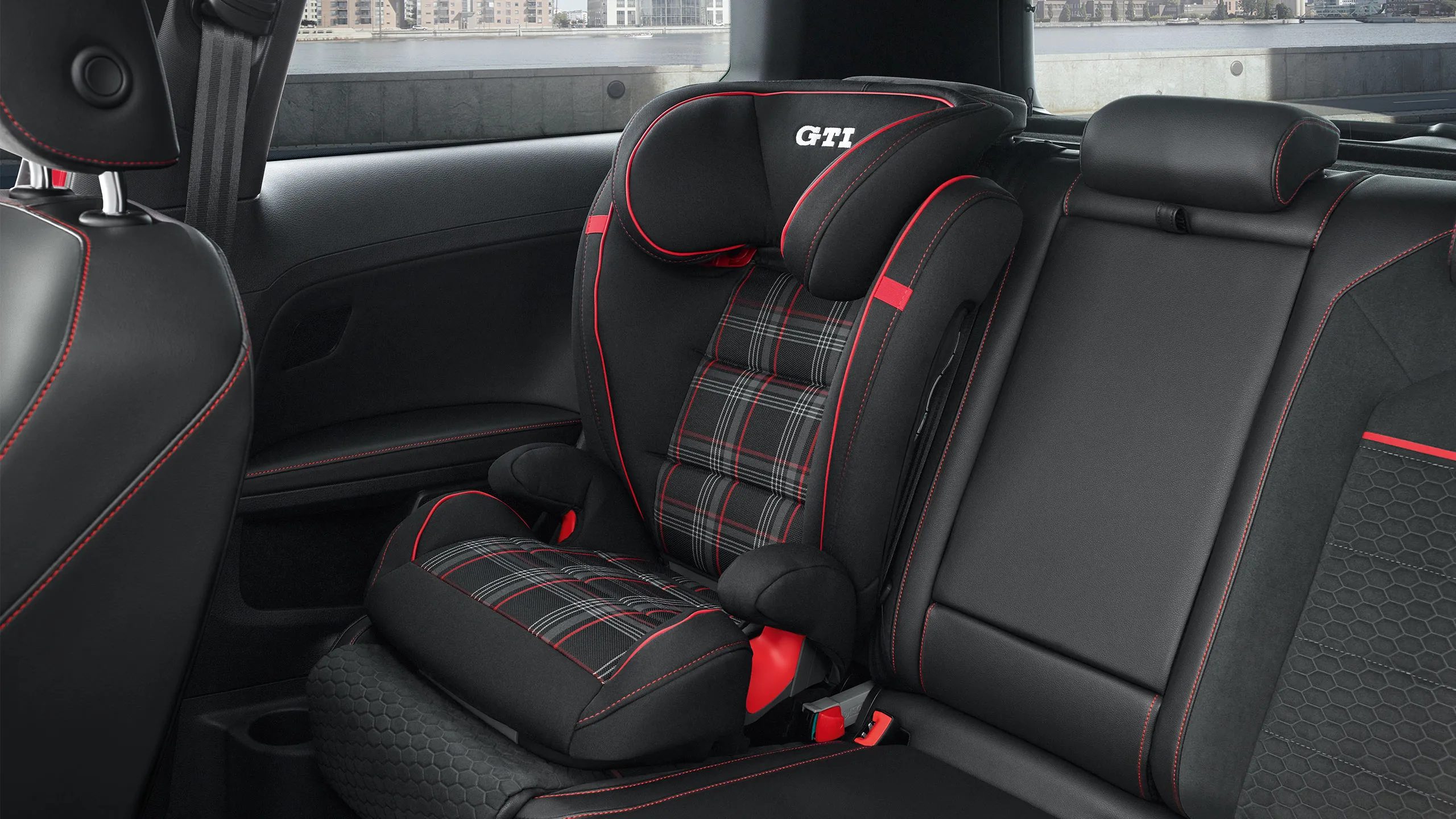 Uma G2-3 ISOFIT com design GTI da loja Volkswagen.