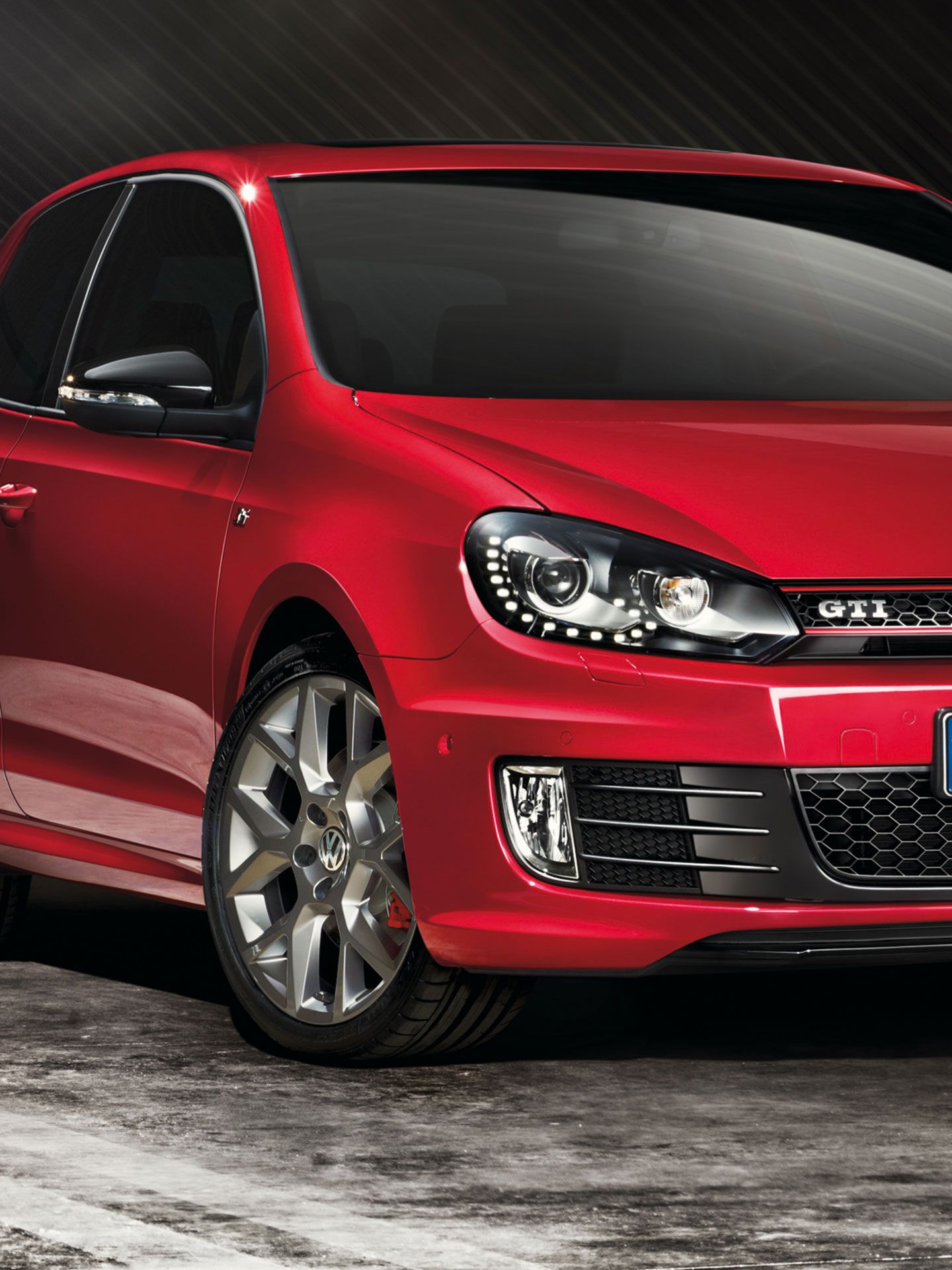 Um VW Golf 6 GTI vermelho com destaques exteriores - a família Golf 5k