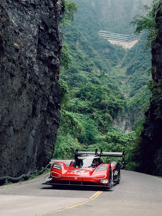 O recorde do Volkswagen ID.R na montanha de Tianmen na China