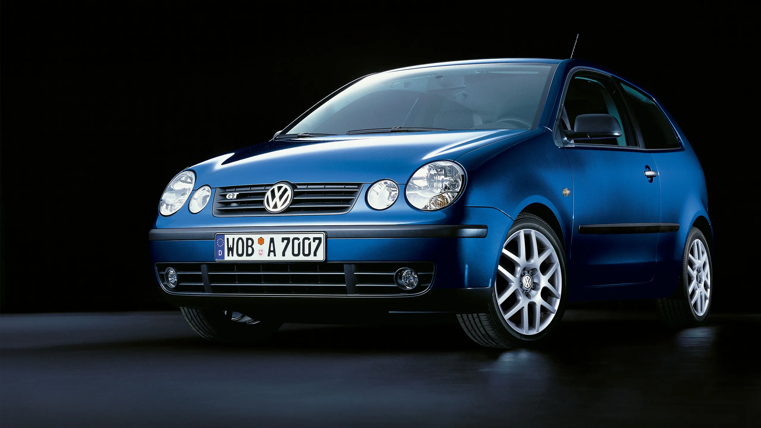 Um VW Polo 4 azul - destaques do 9N1